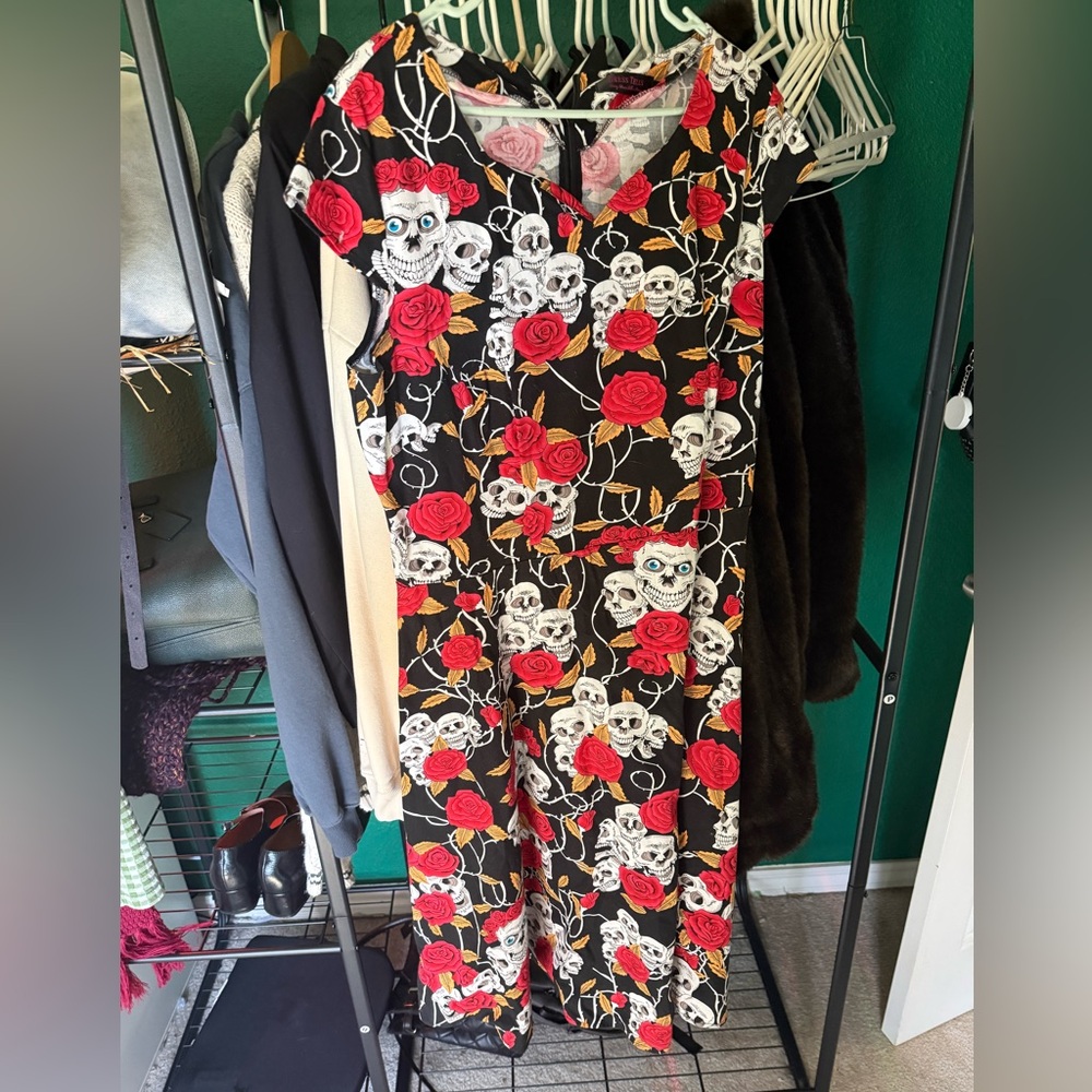 Dress Tells Vintage Black Dress with Red Roses & White Skulls